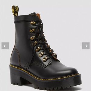 Dr. Martens Leona Boot